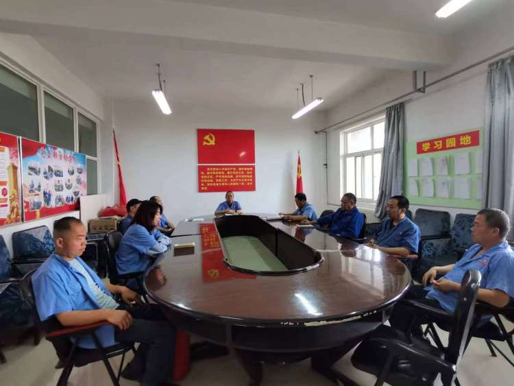 運(yùn)輸采供黨支部召開(kāi)黨員大會(huì)，組織主題教育集中學(xué)習(xí)。